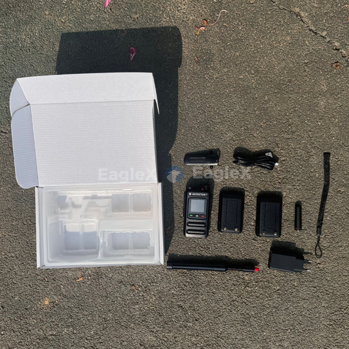 1.5-2KM 휴대용 FPV 드론 탐지기 탐지기 800~1500MHz、2400~2485MHz、5725~5850MHz 3