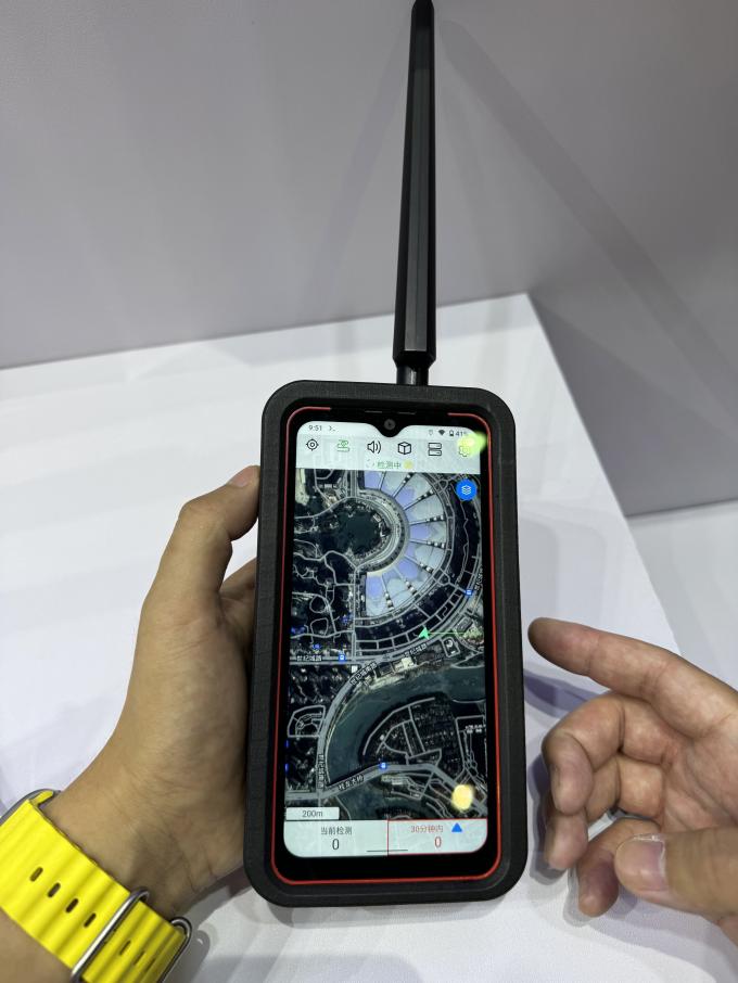 900MHz 2.4GHz 5.8GHz 3000Mhz 휴대용 드론 탐지기 3KM 탐지 0