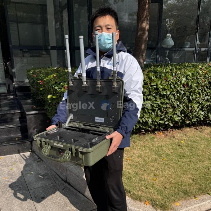 8-10KM FPV UAV 드론 탐지 범위 실시간 파일럿 위치 설정과 함께 휴대용 드론 탐지 장치 2